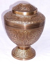 Antique Brass Funeral Urn, Packaging Type : Poly Bag, Bubble Wrap, 1 Piece Individual Inner Box, 4 Inner Boxes