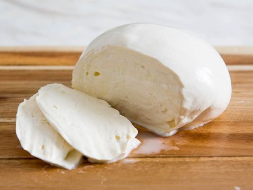 Fresh Mozzarella Cheese, Color : Creamy White