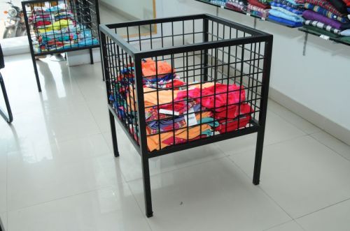 Metal Cloth Display Rack, Feature : Durable