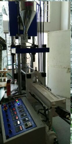 Vertical injection moulding machine