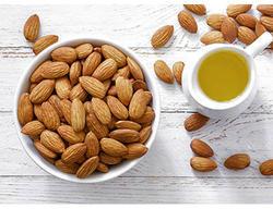 Almond oil, Brand Name : Prunus Dulcis, Packaging Type : Pale Yellow