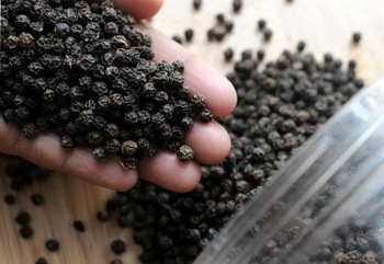 Organic Black Pepper Seeds, Style : Dried