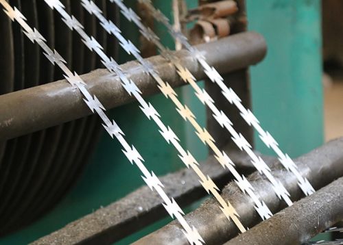 Galvanized Razor Barbed Wire, Brand Name : HS, Length : 12-65mm