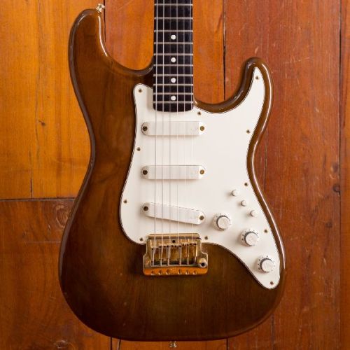 Fender 1983 Gold Elite Stratocater Walnut