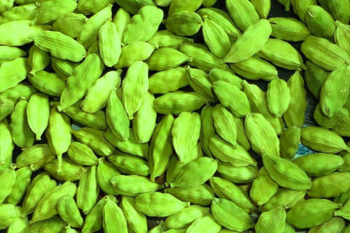 Organic green cardamom, Form : Solid