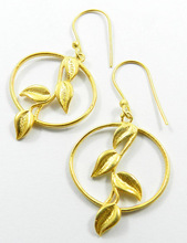 Leaf In Circle Charm Gold Earring