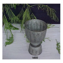 Iron Flower With Bottom Planters