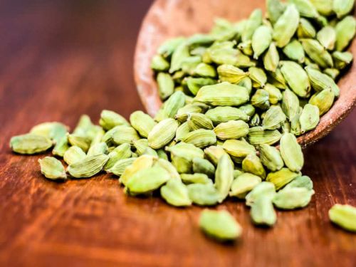 Green cardamom pods, Purity : 99 % Min.