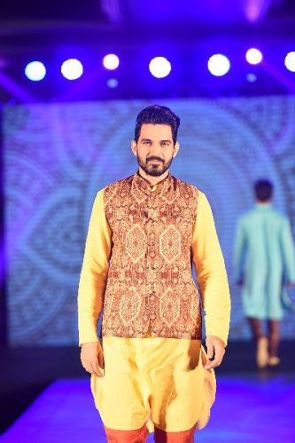 Checked Cotton Mens Ethnic Kurta, Size : L