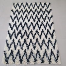 Zig Zag Embroidered Woolen Shaggy Rugs, For Door, Floor, Home, Hotel, Picnic, Prayer, Travel, Size : 60x90 Up To 300x420