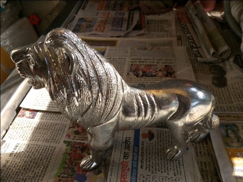 Polished Metal Lion Silver Statue, For Garden, Gifting, Home, Hotel, Size : Multisize