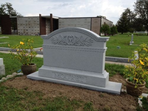 Granite Cemetery Monument, Feature : Superior Sturdiness, Commendable Finish, Elegantly Designed