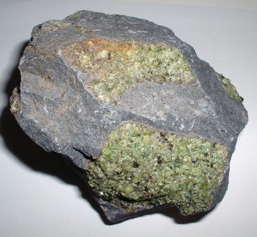 Magnesium Ore, Purity : 80%-97%, Packaging Type : Greyish white