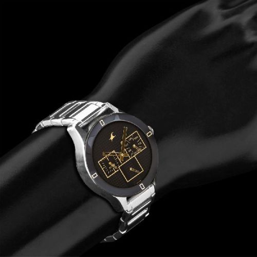 Sonata Luxury Different Design Men Watch, Feature : Alarm, Complete Calendar, Day/Date, Moon Phase