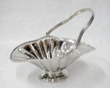 Tulip Design Metal Boat Shape Fruit Bowl