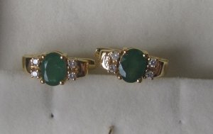 Ear Ring With Diamond and Emerald