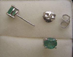 Ear Ring With Emerald