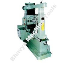 Gear hobbing machine
