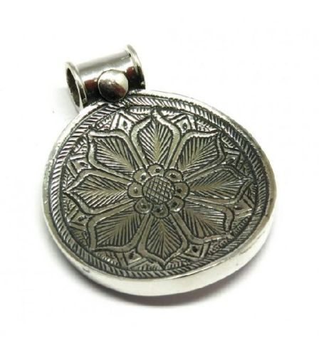 Round (Carving) Fine Handmade 925 Sterling Silver Pendant, Size : 5.3 X 1.4 Cms
