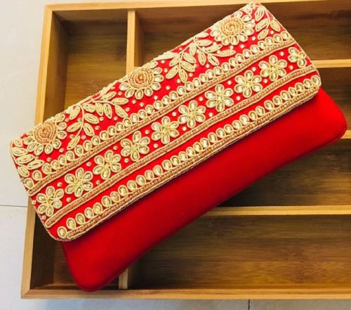 Women Evening Party Clutch Purse, Feature : Attractive Design, Best Quality, Flawless Finish, Shiny Look