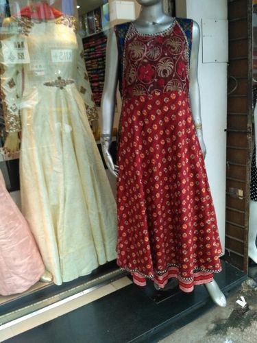 Printed Ladies Designer Suit, Feature : Anti-Wrinkle, Easily Washable, Embroidered