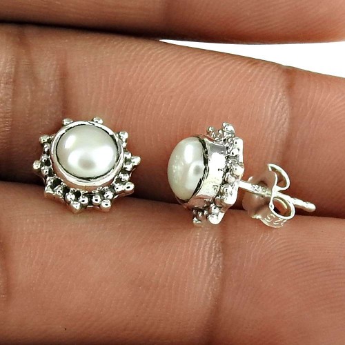 Classy Design 925 Sterling Silver Natural White Pearl Stud Earring