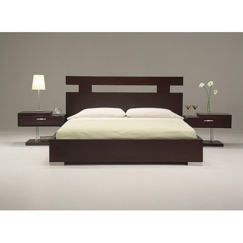 Polished Queen Size Wooden Bed, For Home, Hotel, Feature : Attractive Designs, Easy To Place