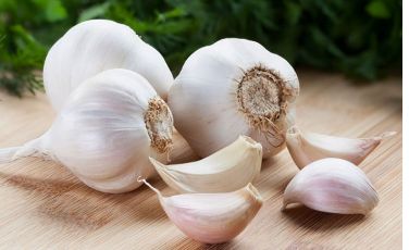 Organic Fresh Garlic, For Cooking, Fast Food, Snacks, Style : Solid