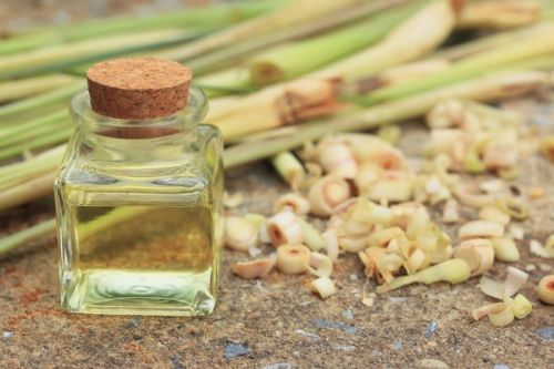 Natural Lemongrass Oil, For Cosmetics Products, Killing Bacteria, Purity : 99%