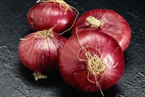Onions, Packaging Size : 5Kg, 10Kg, 25Kg, 50Kg