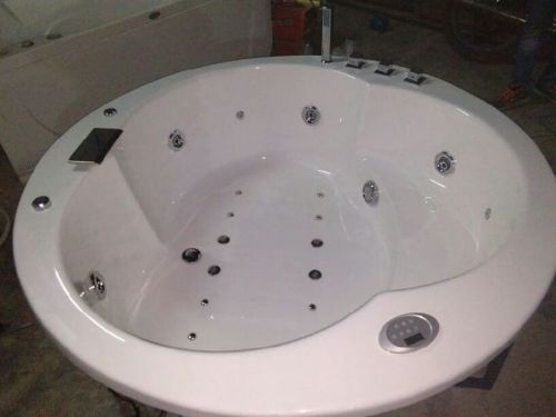 5 Ft Rounded Fully Jacuzzi Bathtub