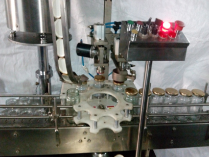 Fully Automatic Single Head Lug Capping Machine