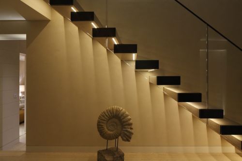 Chrome Staircase Lighting, Features : Trendy Deigns, Seamless, Perfectly Designed