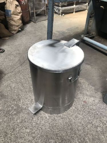 Stainless Steel Foot Operated Garbage Bin, Feature : Long Lasting Shine
