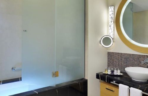 Shower Enclosure, Thickness : 6mm - 20mm (via lamination)