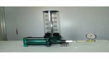 Pneumatic grease pump