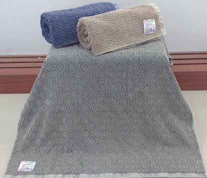 Plain Piece Dyed Jacquard Towel, Size : 70 X 140 Cm
