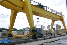 Material Handling Equipments, Power Source : Electric, Motor, Chain Drive