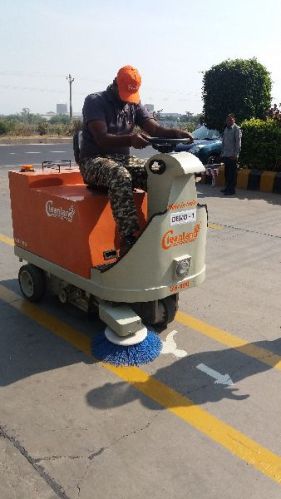 Battery Operated Floor Sweeping Machine