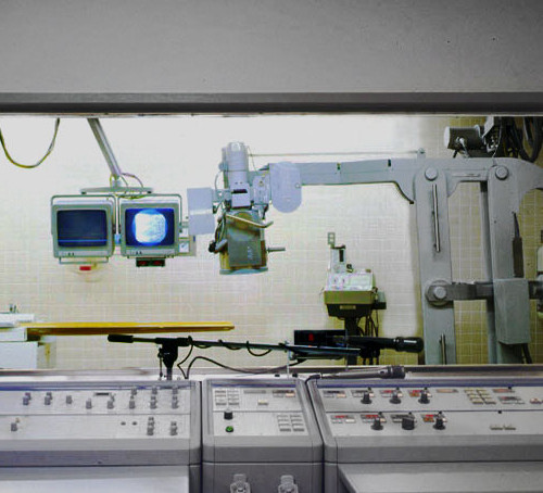 X-RAY SHIELDING GLASS