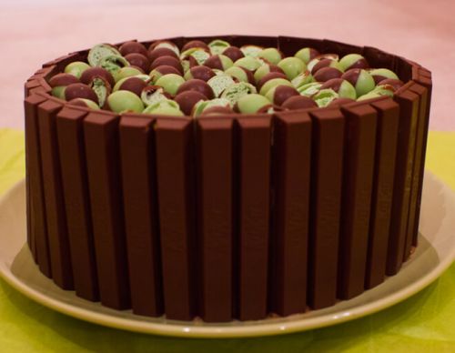 Kitkat Cream Cake