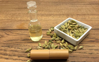 Cardamom Oil, Material : Cardamom Seeds