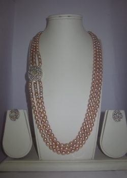3 Row Pink Color Pearls Side Broch