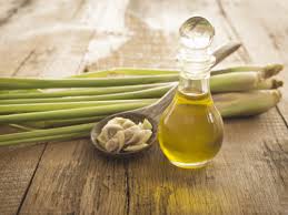 Lemongrass Oil, For Flavouring Tea, Reduce Body Aches, Form : Liquid