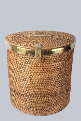 Laundry Basket, Feature : Easy To Carry, Eco Friendly, Re-usability, Superior Finish