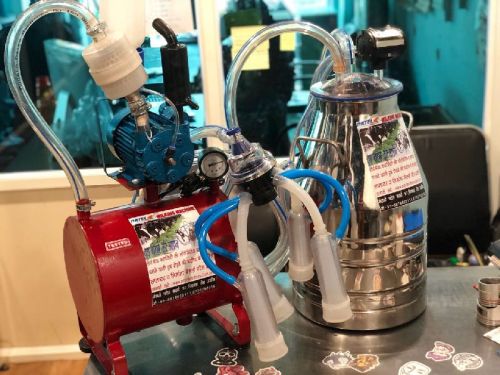 Milking Machine With Transparent Linears, Certification : ISO 9001:2008