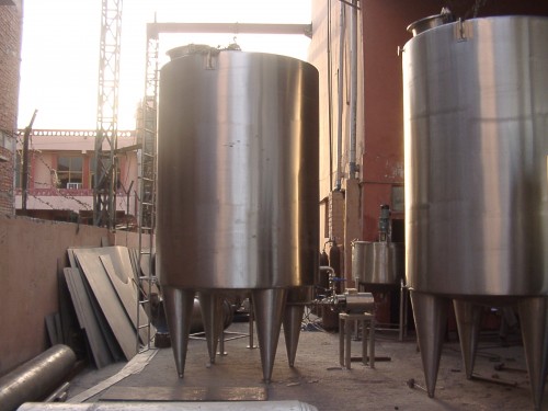 Milk storage tank