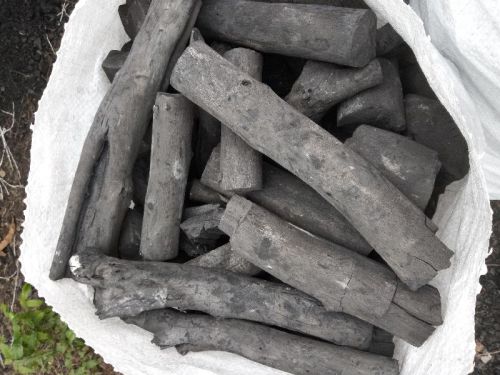 Wood charcoal Form : Solid
