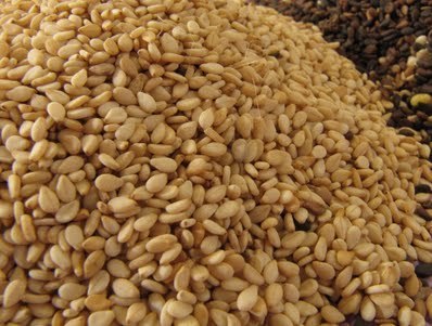 Organic Golden Sesame Seeds, Packaging Type : Pastic Packet, Plastic Bag