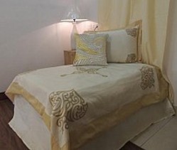Cottom Linen Crewel Embroidery Bedding, For Home, Hotel, Picnic, Style : Plain, Printed